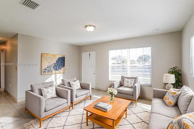 1231 NE 214th St, Miami, FL 33179