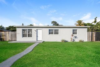 1231 NE 214th St, Miami, FL 33179