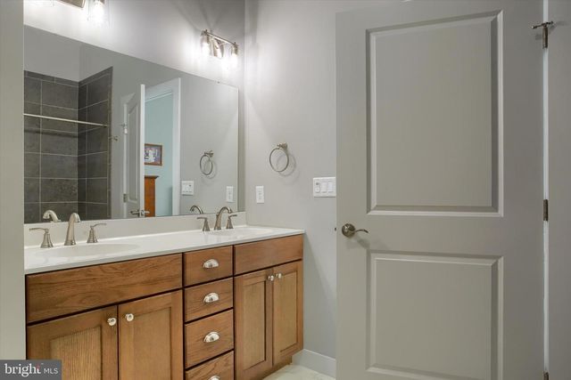 736 AURORA DR, Mechanicsburg, PA 17055