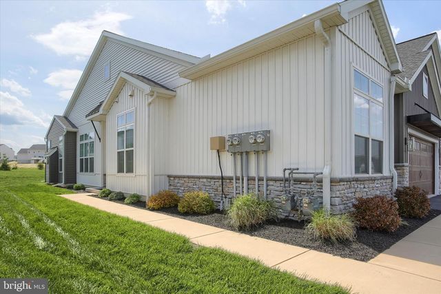 736 AURORA DR, Mechanicsburg, PA 17055