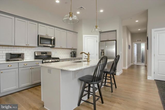 736 AURORA DR, Mechanicsburg, PA 17055