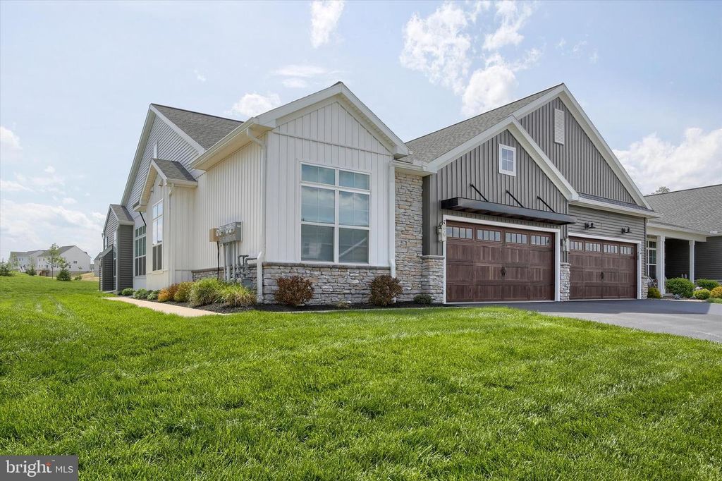736 AURORA DR, Mechanicsburg, PA 17055