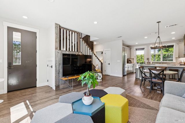 300 Hatchery Ln, Sonoma, CA 95476