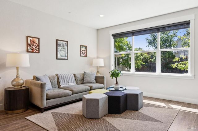 300 Hatchery Ln, Sonoma, CA 95476