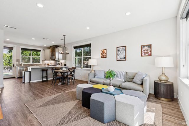 300 Hatchery Ln, Sonoma, CA 95476