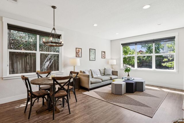 300 Hatchery Ln, Sonoma, CA 95476