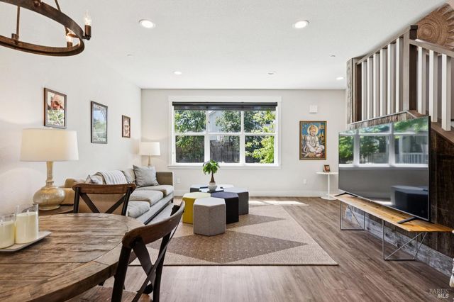 300 Hatchery Ln, Sonoma, CA 95476