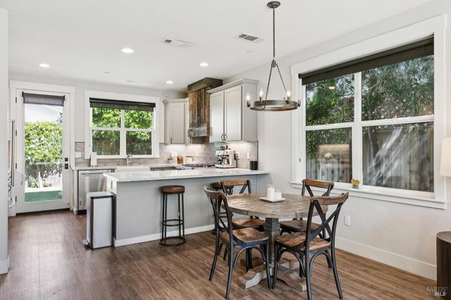 300 Hatchery Ln, Sonoma, CA 95476