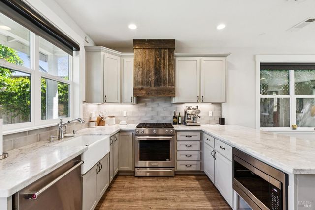 300 Hatchery Ln, Sonoma, CA 95476