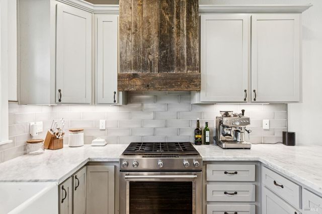 300 Hatchery Ln, Sonoma, CA 95476