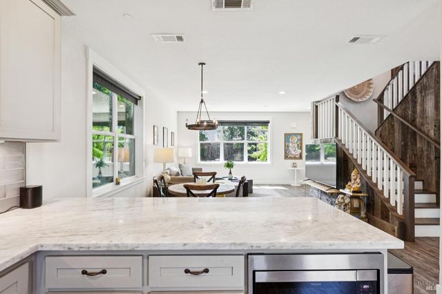 300 Hatchery Ln, Sonoma, CA 95476