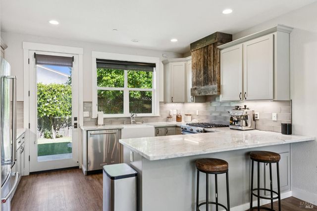 300 Hatchery Ln, Sonoma, CA 95476