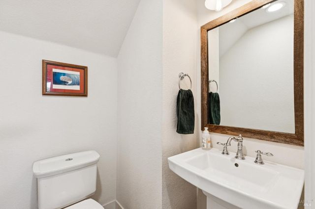 300 Hatchery Ln, Sonoma, CA 95476