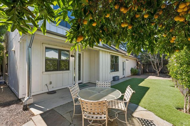 300 Hatchery Ln, Sonoma, CA 95476