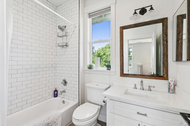 300 Hatchery Ln, Sonoma, CA 95476