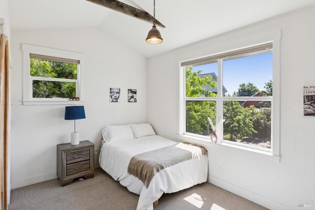 300 Hatchery Ln, Sonoma, CA 95476