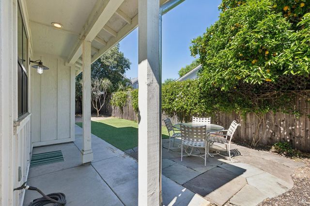 300 Hatchery Ln, Sonoma, CA 95476