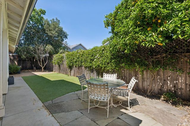 300 Hatchery Ln, Sonoma, CA 95476