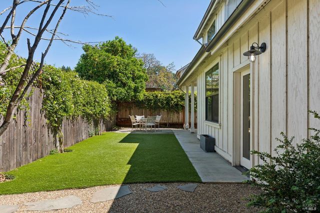 300 Hatchery Ln, Sonoma, CA 95476