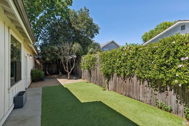 300 Hatchery Ln, Sonoma, CA 95476