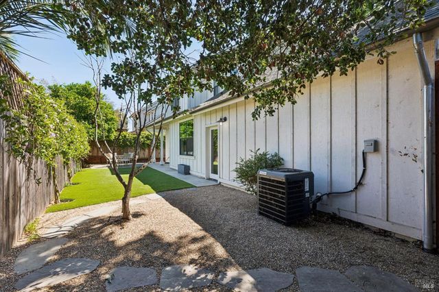 300 Hatchery Ln, Sonoma, CA 95476