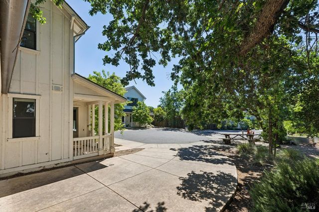 300 Hatchery Ln, Sonoma, CA 95476