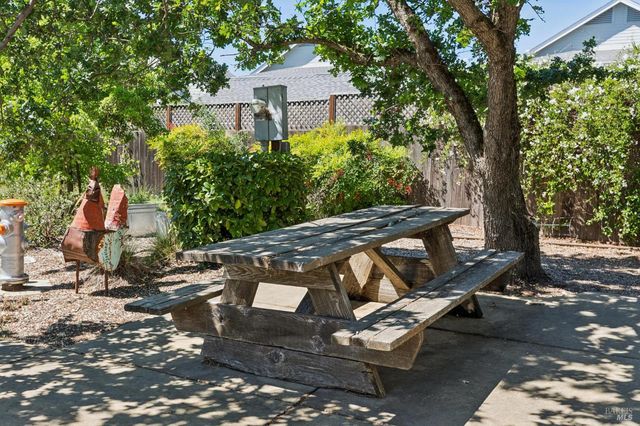 300 Hatchery Ln, Sonoma, CA 95476