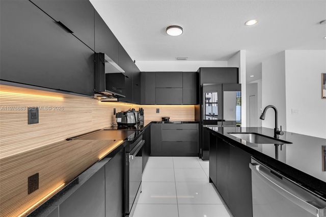 1005 NW 100th Ave, Miami, FL 33172