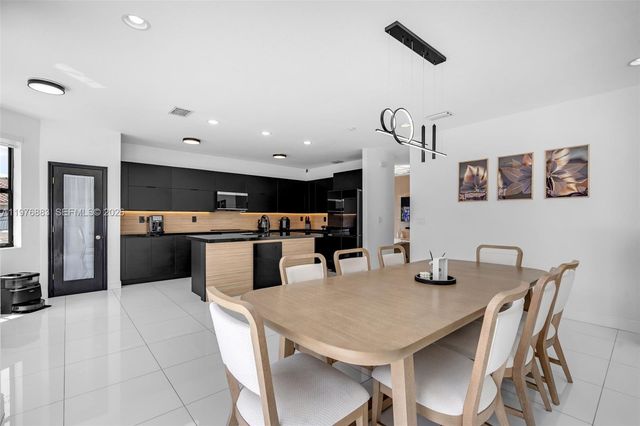 1005 NW 100th Ave, Miami, FL 33172