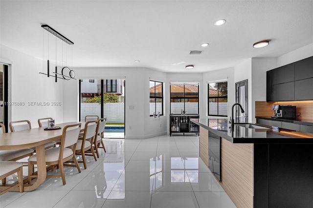 1005 NW 100th Ave, Miami, FL 33172