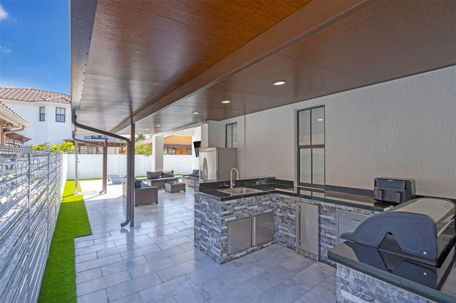 1005 NW 100th Ave, Miami, FL 33172