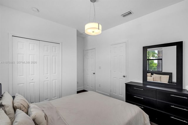 1005 NW 100th Ave, Miami, FL 33172