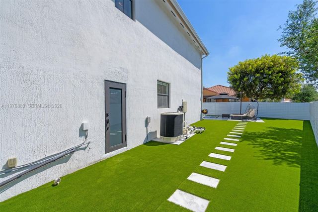 1005 NW 100th Ave, Miami, FL 33172