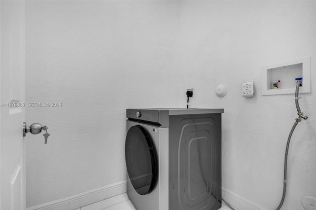 1005 NW 100th Ave, Miami, FL 33172