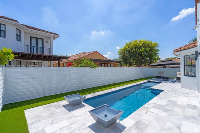 1005 NW 100th Ave, Miami, FL 33172