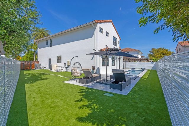 1005 NW 100th Ave, Miami, FL 33172