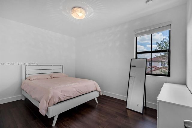 1005 NW 100th Ave, Miami, FL 33172