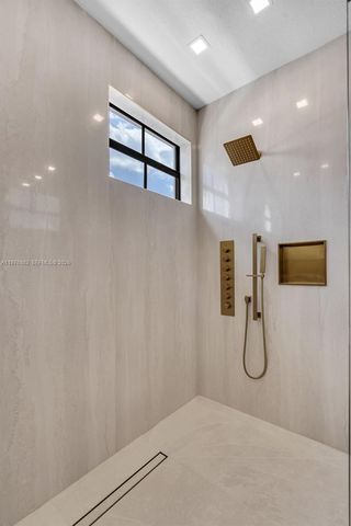 1005 NW 100th Ave, Miami, FL 33172