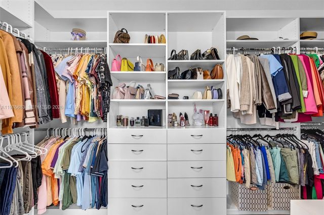 1005 NW 100th Ave, Miami, FL 33172