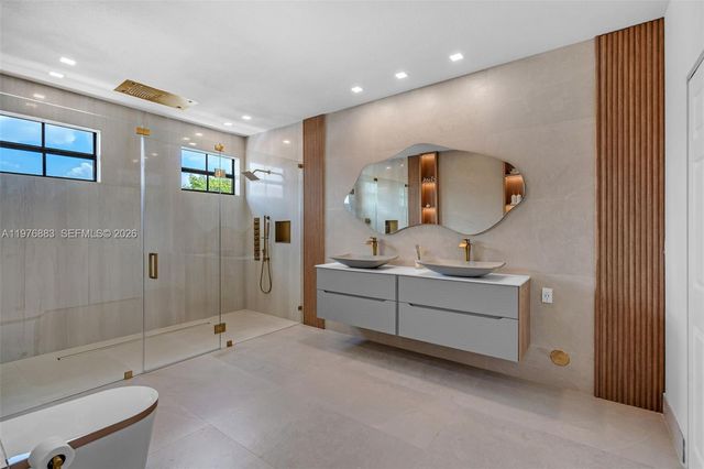 1005 NW 100th Ave, Miami, FL 33172