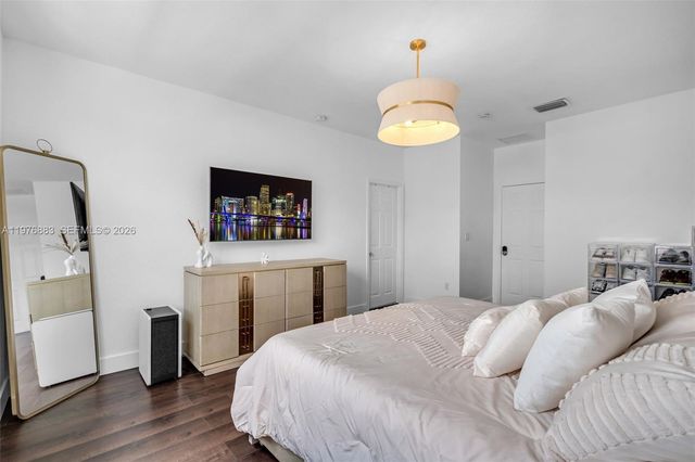 1005 NW 100th Ave, Miami, FL 33172