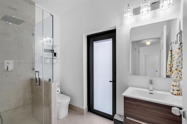 1005 NW 100th Ave, Miami, FL 33172