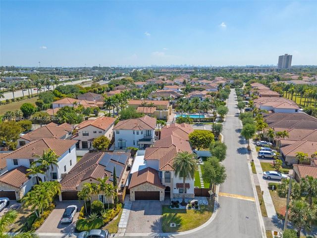 1005 NW 100th Ave, Miami, FL 33172