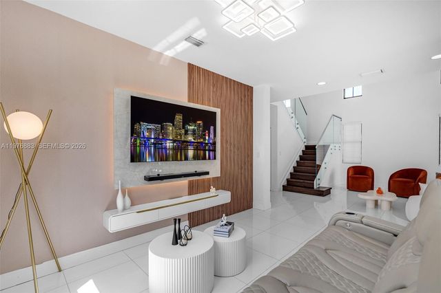 1005 NW 100th Ave, Miami, FL 33172