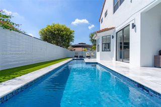 1005 NW 100th Ave, Miami, FL 33172