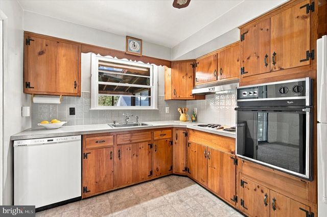 516 WESLEY RD, Springfield, PA 19064