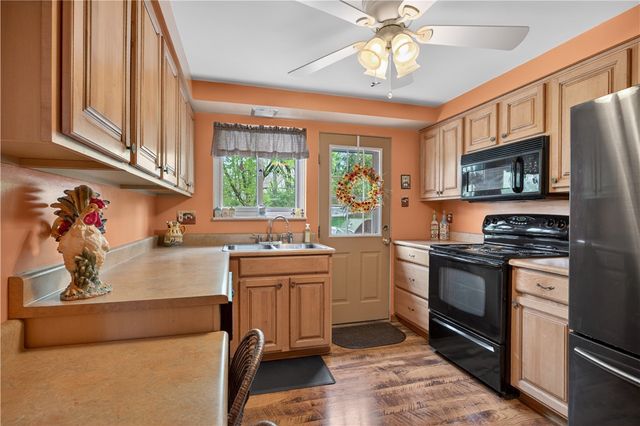 53 Oregon Trail, Bethel Park, PA 15102