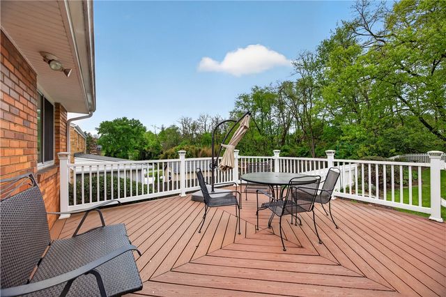 53 Oregon Trail, Bethel Park, PA 15102