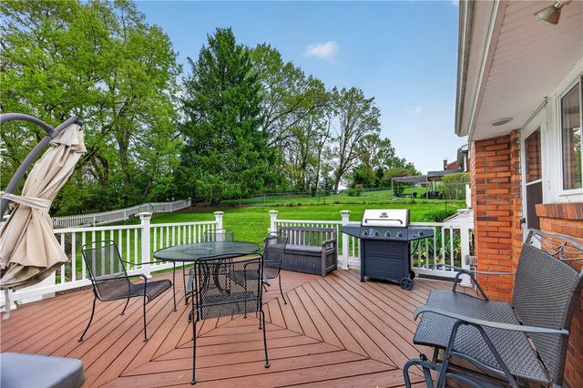 53 Oregon Trail, Bethel Park, PA 15102