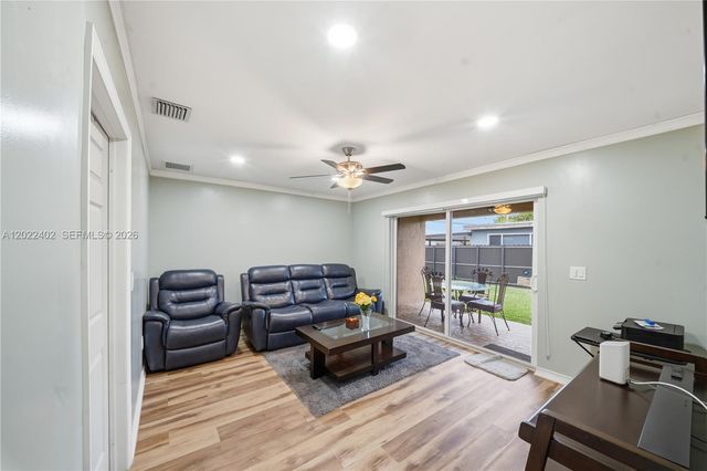 1081 NW 198th St, Miami Gardens, FL 33169